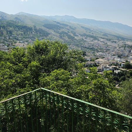 Traditional House Shapllo Gjirokaster Bagian luar foto