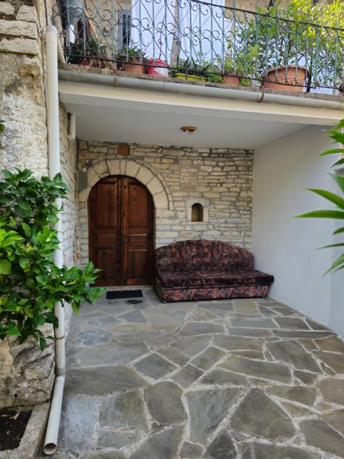 Traditional House Shapllo Gjirokaster Bagian luar foto