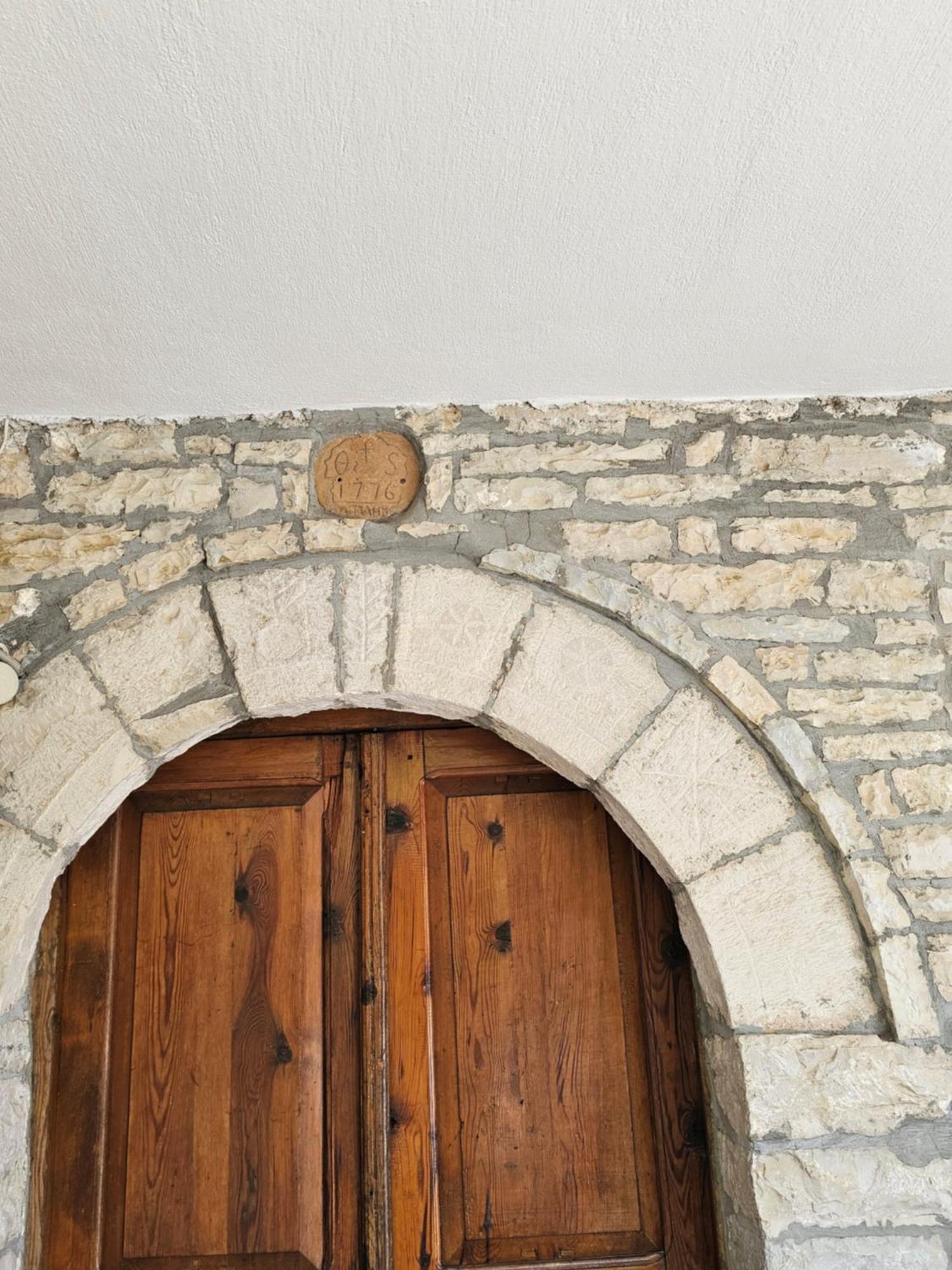 Traditional House Shapllo Gjirokaster Bagian luar foto